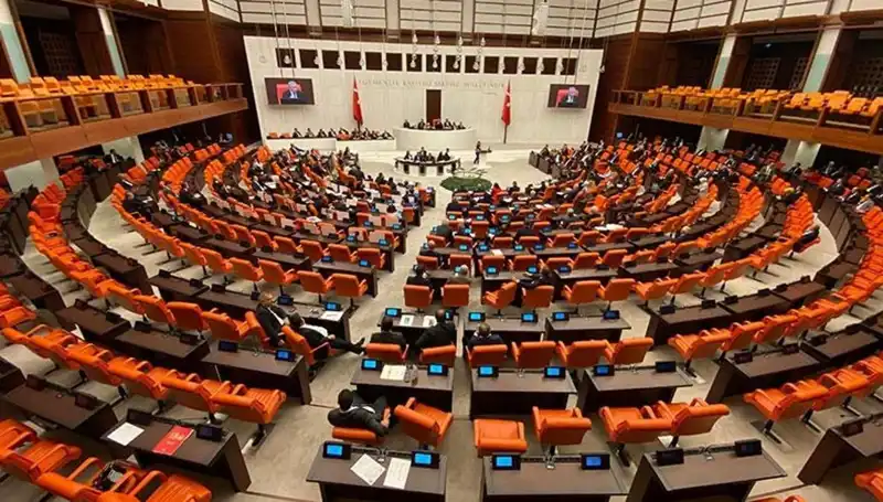 Emekli İkramiyesi Artışı İçin Meclis'te Tarihi Adım: İlk 4 Madde Kabul Edildi!