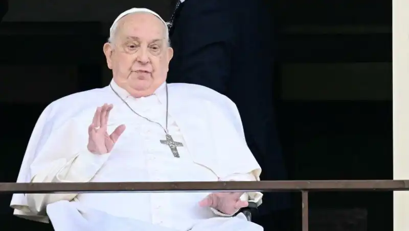 Papa Francis, Hastaneden Çıktıktan Sonra İlk Görüntüsünü Paylaştı