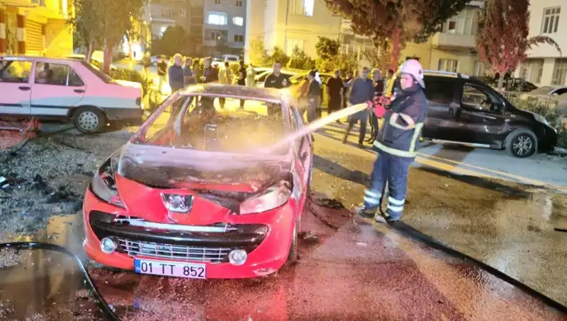 Genç Adamın Psikolojik Krizi, Annesinin Arabasını Alev Alev Yaktı