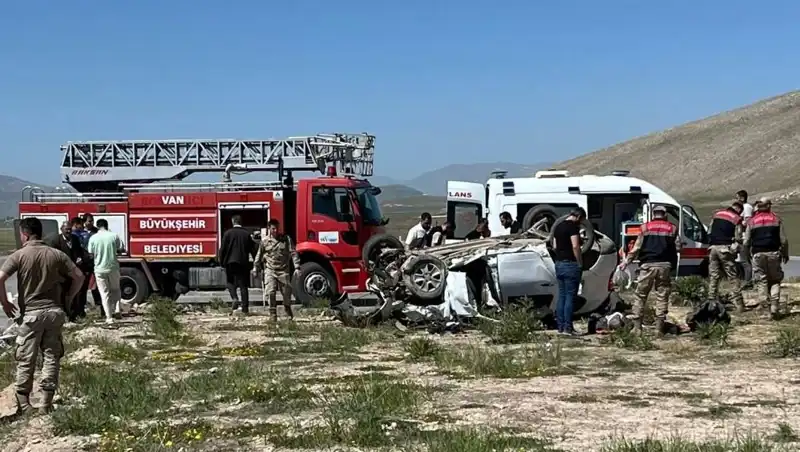 Van'da Gerçekleşen Feci Kazada 4 Can Kaybı ve 2 Yaralı