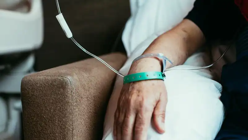 Düğün Stresinin Ardındaki Korkutucu Gerçek: 35 Yaşında Kolon Kanseri Teşhisi