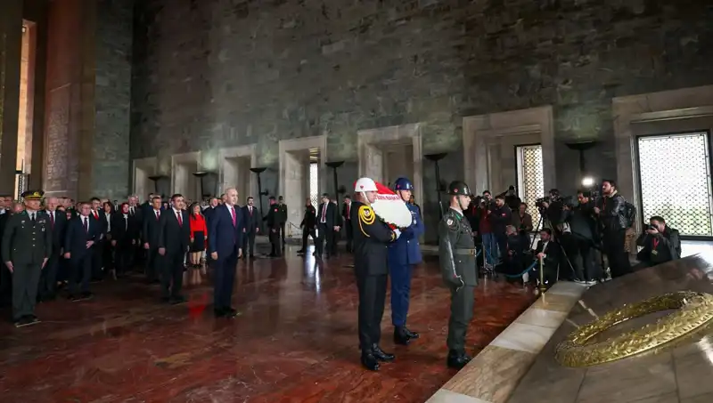 Devlet Erkanı Anıtkabir'de: Saygı Duruşunun Anlamı ve Önemi