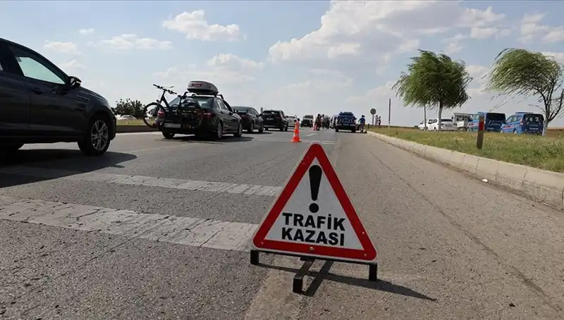 Adana’da Kamyon ve Otomobil Çarpıştı: Korkunç Kaza 1 Hayat Aldı, 1 Yaralı