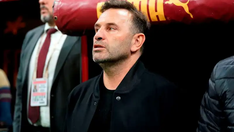 Galatasaray'da Okan Buruk'un Sürpriz Değişikliği Taraftarları Şaşırttı