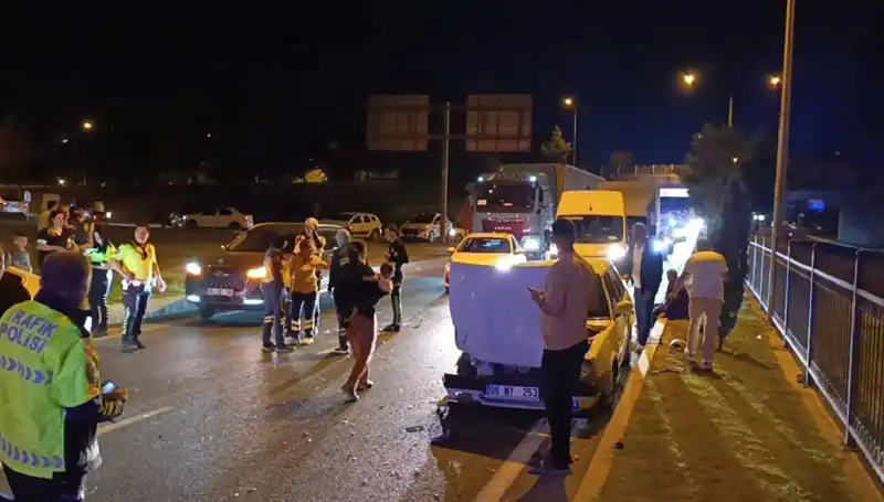 Otoyolda Gerçekleşen Geri Dönüş Kazası: İki Çocuk Hayati Tehlike Atlattı