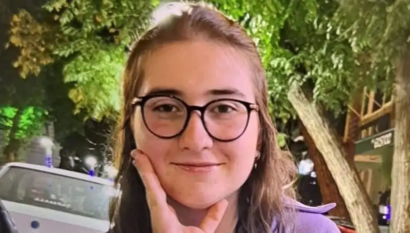 Çanakkale'de Gizemli Bir Kayboluş: Lise Öğrencisi Ayşegül'ü Arama Çalışmaları Sürüyor