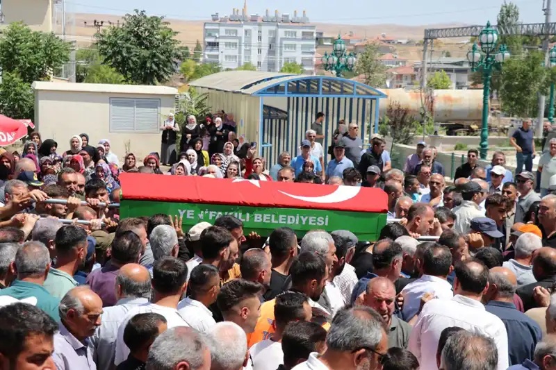 MHP'li Belediye Başkanı, Sevenleriyle Birlikte Son Yolculuğuna Uğurlandı