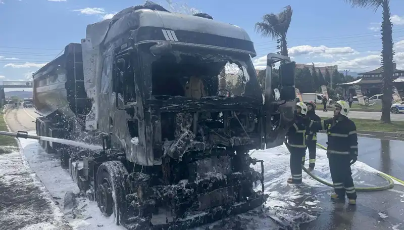 Kum Yüklü TIR Yangını: Neyin Sebep Olduğu Hala Belirsiz