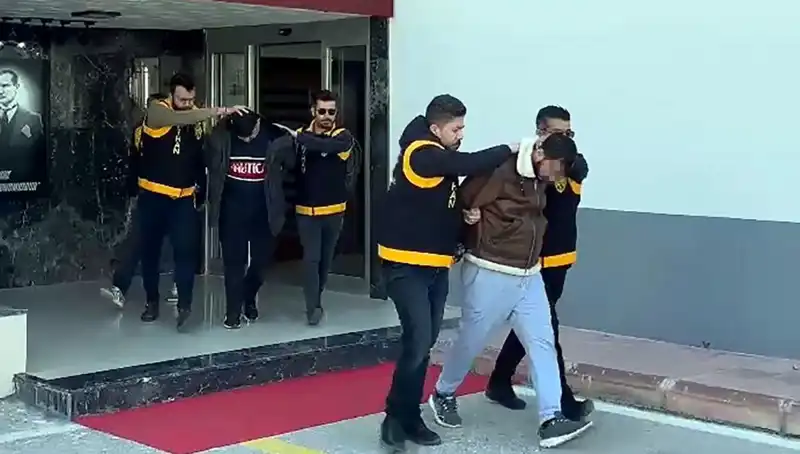 Silahlı Soygunun Ardından İki Şüpheli Tutuklandı: Olayın Detayları