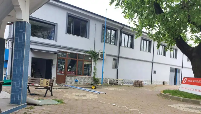 Tabela Takma İşi Sırasında 3 Metreden Düşen Çalışan Hayatını Kaybetti