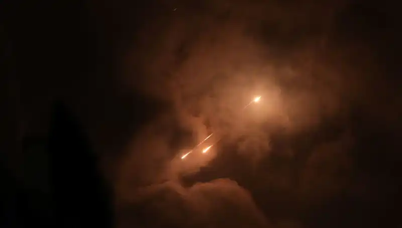 İran'ın Gece Saldırı Stratejisi: Füzelerin Gizli Saatleri Neden Önemli?