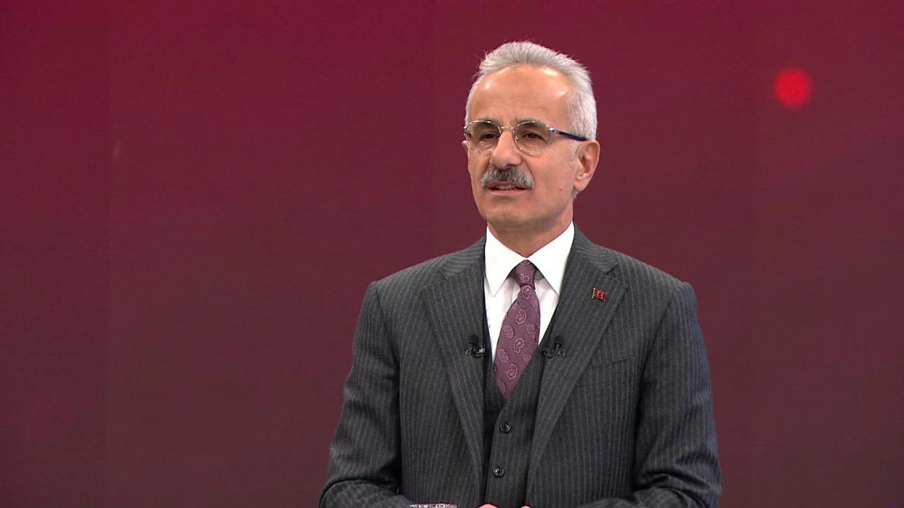Bakan Uraloğlu Sosyal Medyaya Bu Yıl Düzenleme Getirecek
