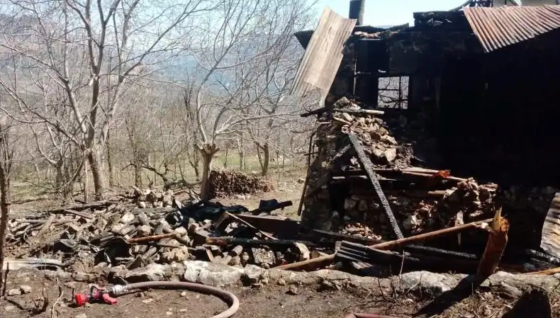Karaman’da Müstakil Evde Yangın: Trajik Olayda Bir Kayıp, Bir Yaralı