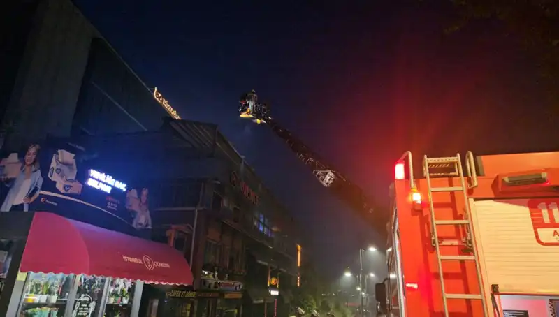Beşiktaş'taki 3 Katlı Restoranda Korkutan Yangın: Detaylar ve Son Gelişmeler