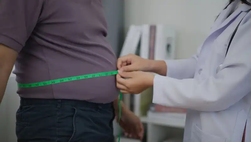 24 Yaşındaki Genç, Sadece İki Besini Bırakarak 47 Kilo Verdi!