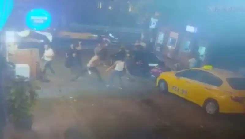 Beyoğlu'nda Sokak Kavgası: Kanlı Çatışmanın Ardında Neler Yaşandı?