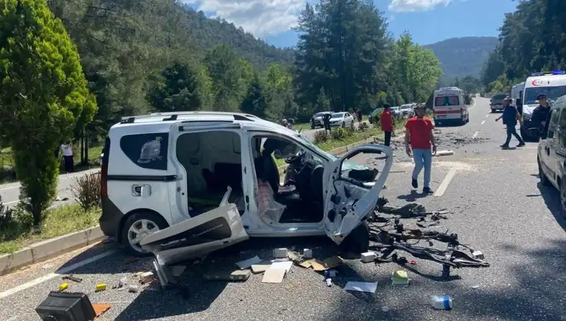 Marmaris'te Feci Kaza: Araçlar Savaş Alanına Döndü