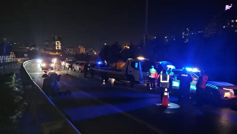 TEM Otoyolu'nda Şok Edici Kaza: Yatan Kişi Metrelerce Sürüklenerek Hayatta Kalmayı Başardı