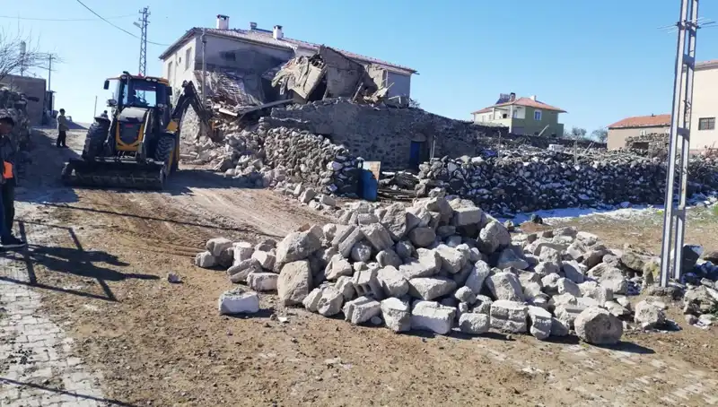 Kayseri'de Ahır Çökmesi: 35 Küçükbaş Hayvan ve 2 Eşek Hayatını Kaybetti
