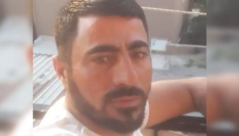 Küçük Çocuğun Annesiyle Görüştüğü Adamı Kamayla Öldürdüğü Olay Şokta!