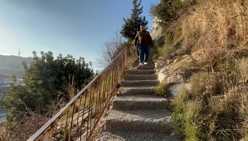 Uçurumun Kenarındaki Evler: 107 Basamaklı Merdivenin Hikayesi