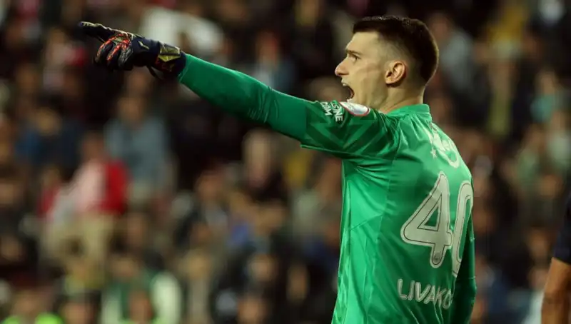 Fenerbahçe'nin Kalecisi Livakovic, Kritik Harekette Başını Belaya Soktu!