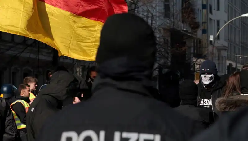 Berlin'deki Türk Market Zincirine Silahlı Saldırı: Olayın Ardında Neler Var?